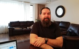 Fuškami sa dá zarobiť aj dvetisíc mesačne, hovorí hodinový manžel. Remeslo je jeho hobby, občas mu klientky dajú neslušný návrh