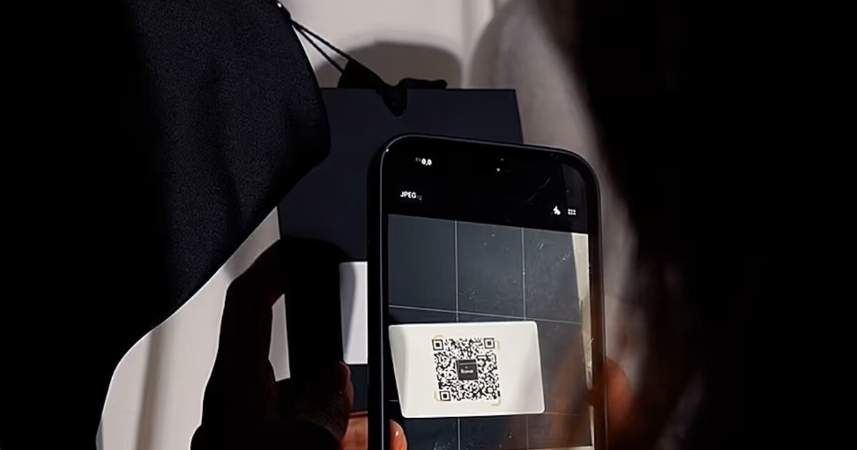 Wearable Qr Code Fashion Enters the Digital Era: QR Code Clothing Awaits Us! | REFRESHER.com