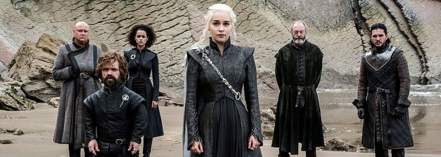 Game of Thrones v pútavej ukážke odhalilo presný dátum premiéry. Z hrobky Starkovcov sa ozývajú hlasy mŕtvych členov rodiny