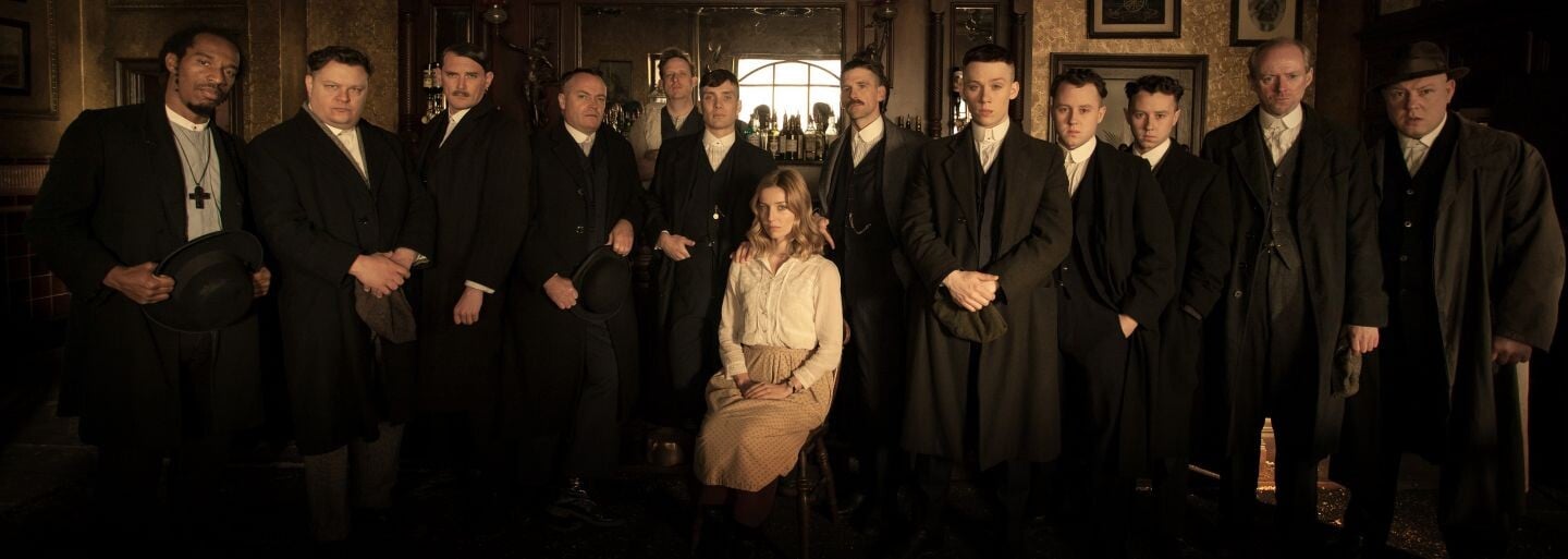 Gangstri z Peaky Blinders zmlátili muža, pretože pil nealkoholické pivo. Sex a drogy kraľovali povojnovej Británii