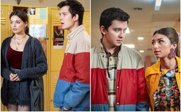 Gay vzťah Erica s Adamom, vášnivý sex Otisa s božskou Ruby či telenovela s Maeve. Toto sú najlepšie vzťahy v Sex Education