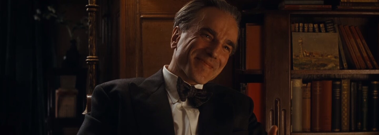 Geniálny Daniel Day-Lewis nachádza v dramatickom traileri svojho posledného filmu mladučkú múzu, ktorá podľahne jeho psychologickým hrám