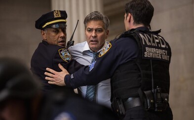 George Clooney je s bombou na hrudi a pišťoľou pri hlave rukojemníkom finančne ubitého teroristu George Clooney je s bombou na hrudi a pišťoľou pri hlave rukojemníkom finančne ubitého teroristu
