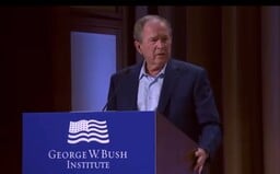 Georgeovi W. Bushovi sa pri prejave o vojne na Ukrajine pošmykol jazyk. Za brutálnu a neopodstatnenú označil inváziu do Iraku 