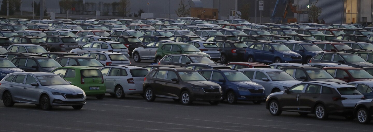 Globální prodej aut v letošním roce bude nejnižší od roku 2011. Nejprudší pokles zaznamená Evropa