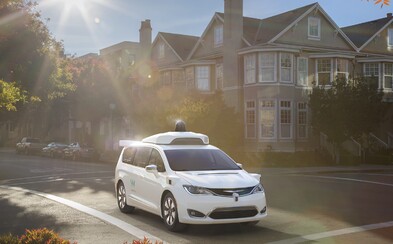 Google chce budúci rok vyslať na cesty až stovku "svojich" autonómnych áut. Teraz nám ukazuje prvé z nich Google chce budúci rok vyslať na cesty až stovku "svojich" autonómnych áut. Teraz nám ukazuje prvé z nich