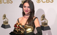 Grammy 2022: Ceny získali Olivia Rodrigo, Jon Batiste, Kanye West i Foo Fighters. Přinášíme přehled vítězů