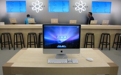 Řekové se bojí o své peníze. Začali investovat do produktů od Apple nebo PlayStation 4 Řekové se bojí o své peníze. Začali investovat do produktů od Apple nebo PlayStation 4