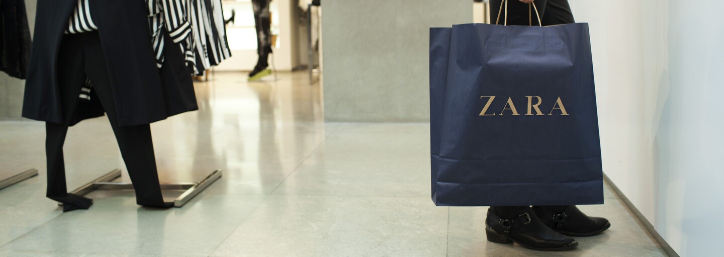 Gucci, Balenciaga či Nike. Zara sa stále nehanbí kopírovať tenisky známych značiek