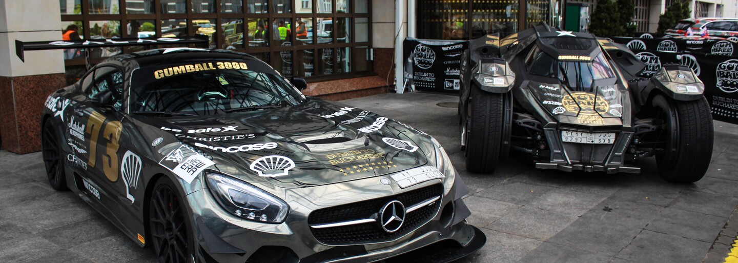 Gumball 3000 a jeho tajemný Batmobil. Co skrývá ve svých útrobách a proč skončil na odtahovce?
