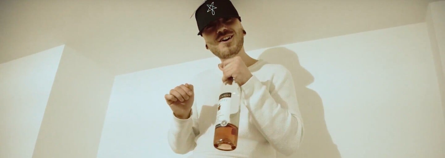 Gumbgu je v najnovšom videoklipe KKT - Kráľ Karlo Tretí a zároveň oznamuje, že albumu 666 sa dočkáme už na jar 2017
