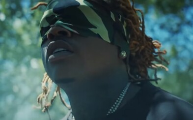 Gunnu a Lil Babyho zaslepilo bohatství. Ve videu vnímají jen svůj rap o penězích, jelikož mají oči zavázané prostěradlem Gunnu a Lil Babyho zaslepilo bohatství. Ve videu vnímají jen svůj rap o penězích, jelikož mají oči zavázané prostěradlem