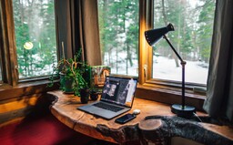 Hackni domácu izoláciu: Účinné rady, vďaka ktorým sa ti bude z domu dobre pracovať či študovať
