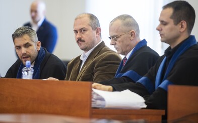 Hádka v súdnej sieni. Marian Kotleba sa dostal do sporu so sudkyňou po tom, čo znalec vyhlásil, že 1488 je prejav extrémizmu Hádka v súdnej sieni. Marian Kotleba sa dostal do sporu so sudkyňou po tom, čo znalec vyhlásil, že 1488 je prejav extrémizmu