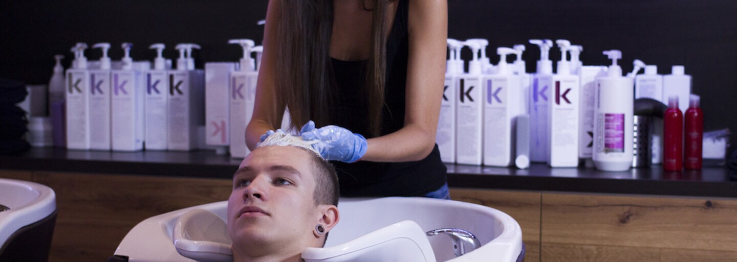 Hairstyler: Pánský festivalový speciál s dávkou extravagance a pestrých barev