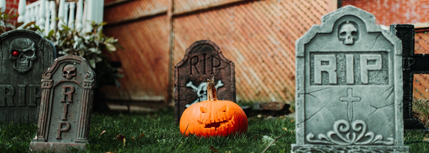 Halloweenské kostýmy v pojetí celebrit. Nech se inspirovat zelenou Kylie Jenner nebo dýňovou Megan Thee Stallion
