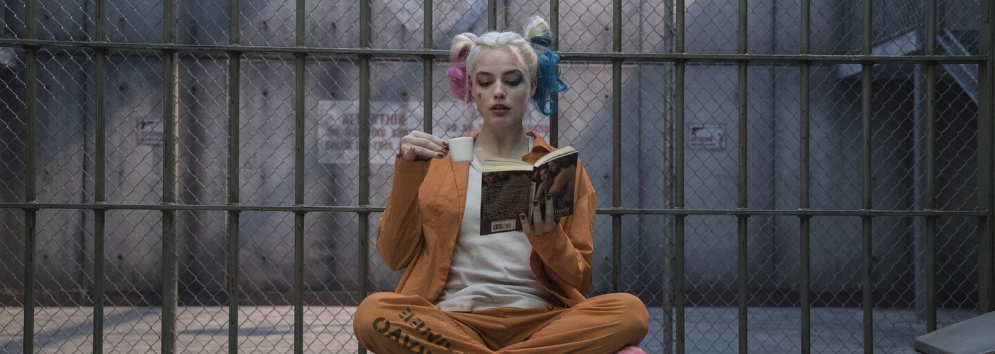 Harley Quinn dostala nový kostým! Margot Robbie zároveň odhaľuje prvé zábery z vlastnej sólovky Birds of Prey