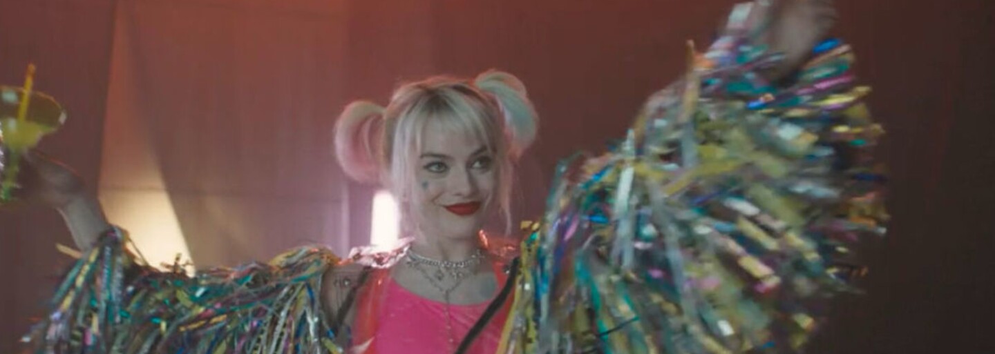 Harley Quinn mučí chlapov so živými hyenami. Komiksovka Birds of Prey v traileri odhaľuje silné ženské hrdinky DC