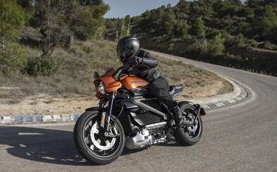 Harley-Davidson představil první elektrickou motorku s dojezdem 177 kilometrů Harley-Davidson představil první elektrickou motorku s dojezdem 177 kilometrů