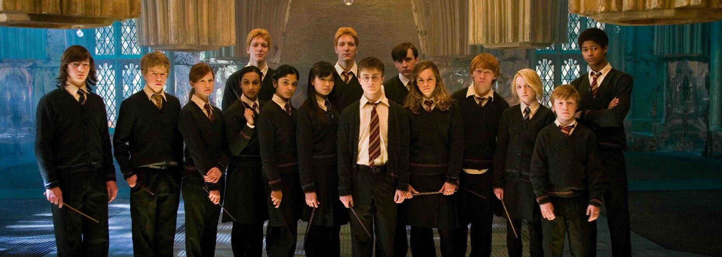Harry Potter dostane ešte tento rok 2 nové knihy! Už v októbri sa fanúšikovia môžu tešiť na detailnejší pohľad do jeho čarodejníckeho sveta