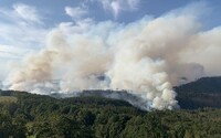 Hasiči v Českém Švýcarsku dnes dohasí poslední zbytky požáru