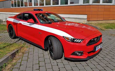 Čeští hasiči dostali osmiválcový Ford Mustang GT. K čemu jim americká síla bude? Čeští hasiči dostali osmiválcový Ford Mustang GT. K čemu jim americká síla bude?