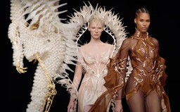 Haute Couture Fashion Weeku Fall/Winter 2022–⁠2023: V Paříži nechyběla mytologie ani nováček na scéně