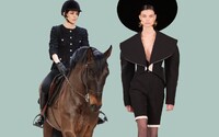 Haute couture přehlídky přinesly originální návrhy, ale také koně přímo na mole. Vítězi jsou módní domy Chanel a Schiaparelli