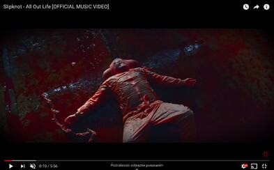 Hektolitry krve, rituály a exploze. Slipknot oslavují Halloween po svém Hektolitry krve, rituály a exploze. Slipknot oslavují Halloween po svém