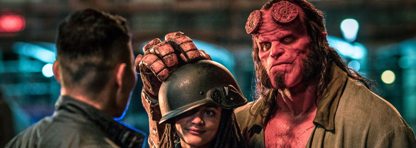 Hellboy je zábavným béčkem s nezajímavými postavami, malým množstvím akce a chabou fantasy stránkou (Recenze)