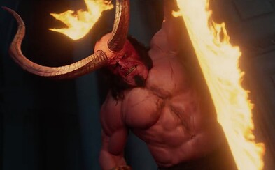 Hellboy v necenzurovaném traileru jezdí na pekelných dracích a démony seká na kusy Hellboy v necenzurovaném traileru jezdí na pekelných dracích a démony seká na kusy