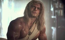Henry Cavill je tak namakaný, že během natáčení několikrát jeho svaly zničily kostým Zaklínače