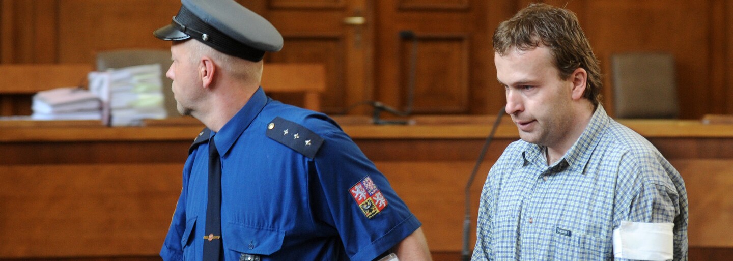 Heparinový vrah bral pacienty „kus od kusu“. „Nepřestal jsem s tím, protože mi to procházelo,“ řekl