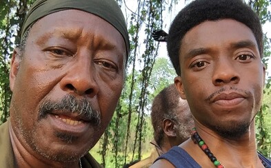 Herec z Da 5 Bloods lituje, že odsuzoval Chadwicka Bosemana při natáčení filmu kvůli jeho luxusním požadavkům. Herec z Da 5 Bloods lituje, že odsuzoval Chadwicka Bosemana při natáčení filmu kvůli jeho luxusním požadavkům.