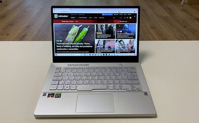 Herní notebook se 120 Hz displejem, speciální svítící plochou a extrémní grafikou. To je Asus ROG Zephyrus G14 (Recenze) Herní notebook se 120 Hz displejem, speciální svítící plochou a extrémní grafikou. To je Asus ROG Zephyrus G14 (Recenze)
