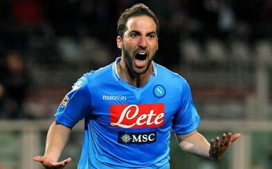 Higuaín odmietol plat vo výške 960-tisíc eur týždenne. V Číne sa mohol stať najlepšie plateným futbalistom na svete Higuaín odmietol plat vo výške 960-tisíc eur týždenne. V Číne sa mohol stať najlepšie plateným futbalistom na svete