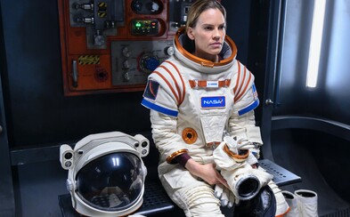 Hilary Swank se v seriálu od Netflixu vydává na Mars. Vydrží 3 roky ve vesmíru oddělená rodiny, která ji potřebuje? Hilary Swank se v seriálu od Netflixu vydává na Mars. Vydrží 3 roky ve vesmíru oddělená rodiny, která ji potřebuje?