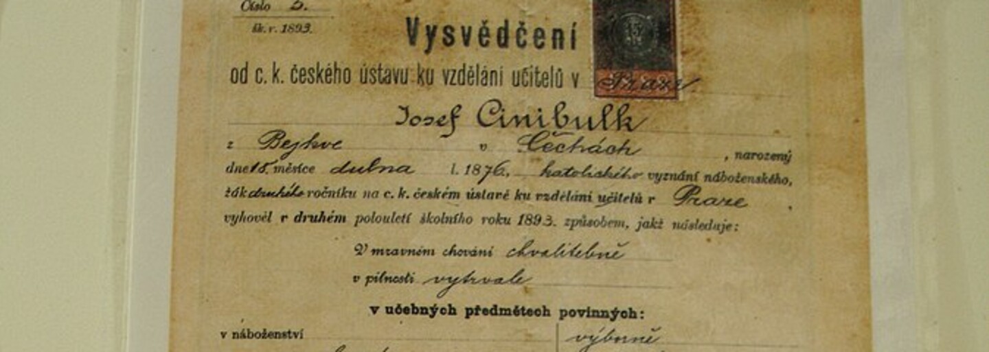 Historie vysvědčení: Kdy se začalo vydávat a kdy existovalo víc než pět známek?