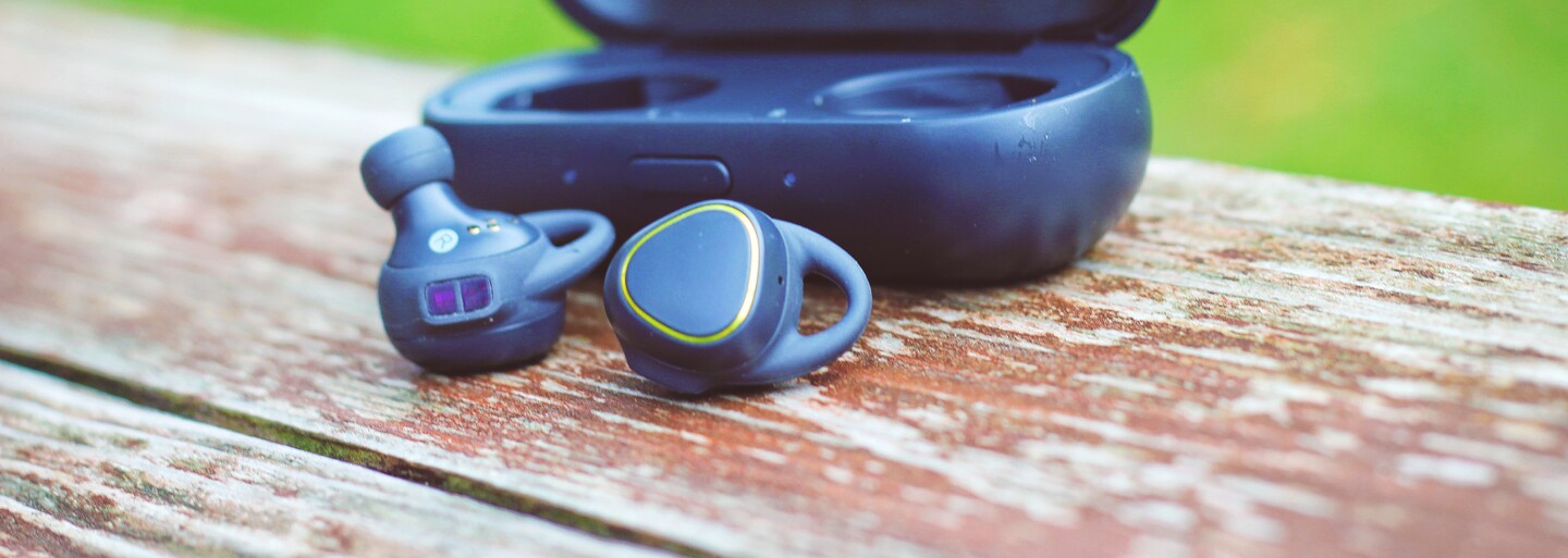 Hi-tech výbava a žiadne káble. Stoja slúchadlá Samsung Gear IconX za nemalú investíciu? (Recenzia)