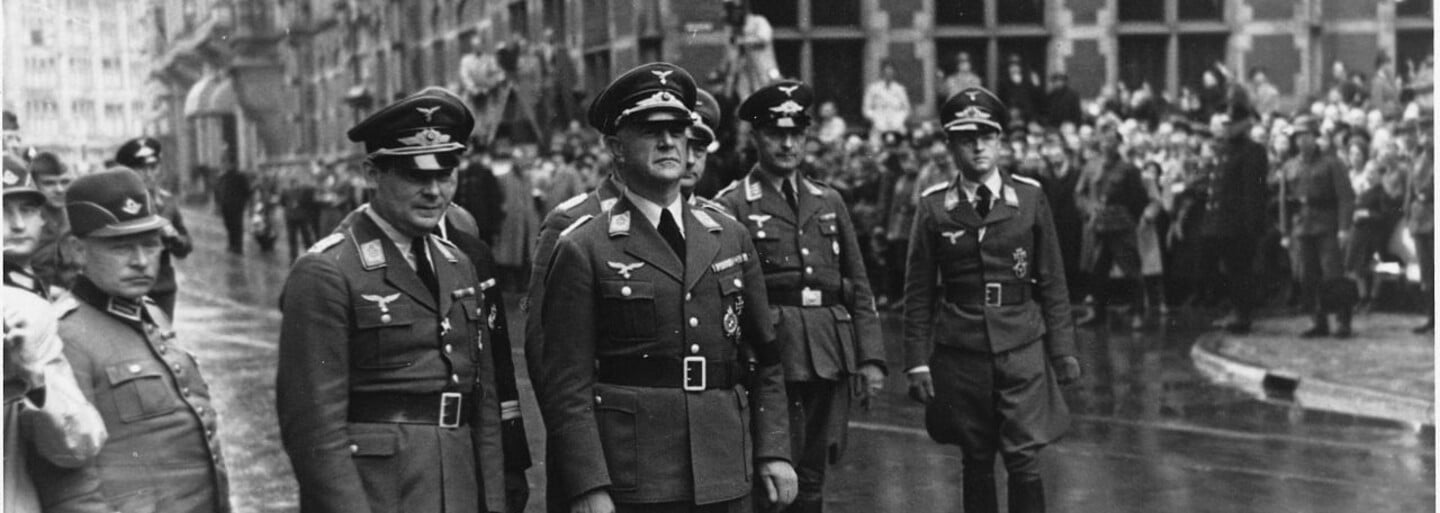 Hitler miloval Oxykodón, nepohrdol ani kokaínom a nacisti mohli prehrať hneď v začiatkoch, keby nebolo pervitínu. Aké drogy hýbali Treťou ríšou?
