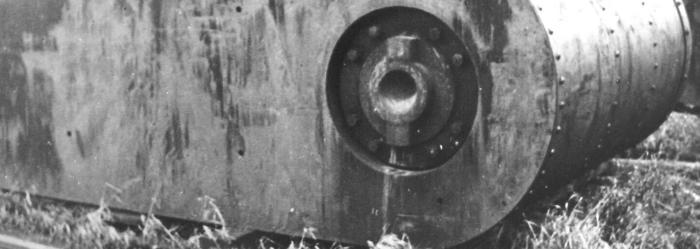Hitlerův osobní telefon, který nosil všude s sebou, se chystají vydražit za 300 tisíc dolarů. Vzácné předměty si z bunkru odnesl americký voják