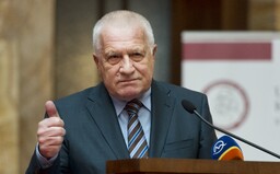 Hlasitý odpůrce roušek Václav Klaus má covid-19