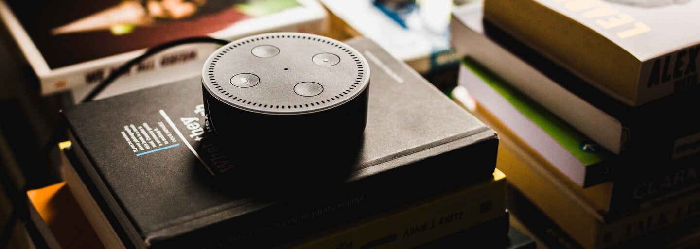 Hlasový asistent Amazon Echo bol predvolaný ako možný svedok dvojnásobnej vraždy