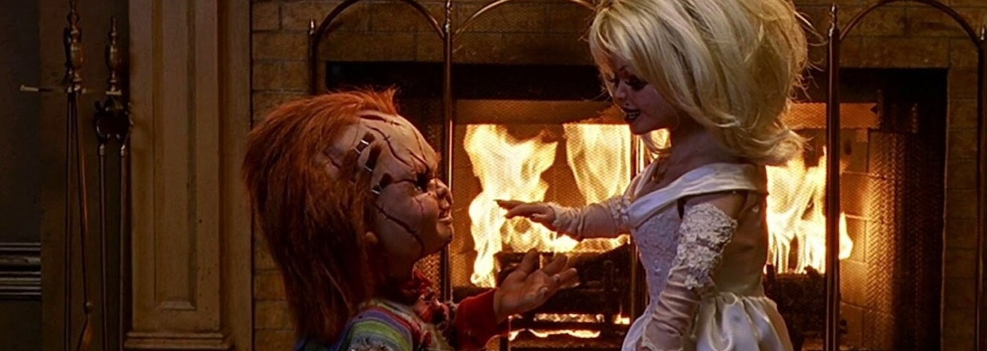 Hlavným hrdinom hororového seriálu Chucky bude homosexuálny chlapec. Je tu prvá ukážka zo seriálu o vraždiacej bábike