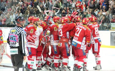 Hokejisté Slavie Praha odmítli nastoupit na zápas kvůli ohlášenému propouštění hráčů. Klub musel narychlo povolat juniorku, která dostala pořádnou nakládačku Hokejisté Slavie Praha odmítli nastoupit na zápas kvůli ohlášenému propouštění hráčů. Klub musel narychlo povolat juniorku, která dostala pořádnou nakládačku