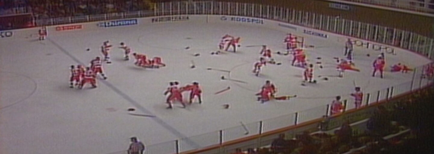 Hokejová bitka v Piešťanoch, kedy sa medzi sebou mlátili mnohé hviezdy NHL, je známa dodnes