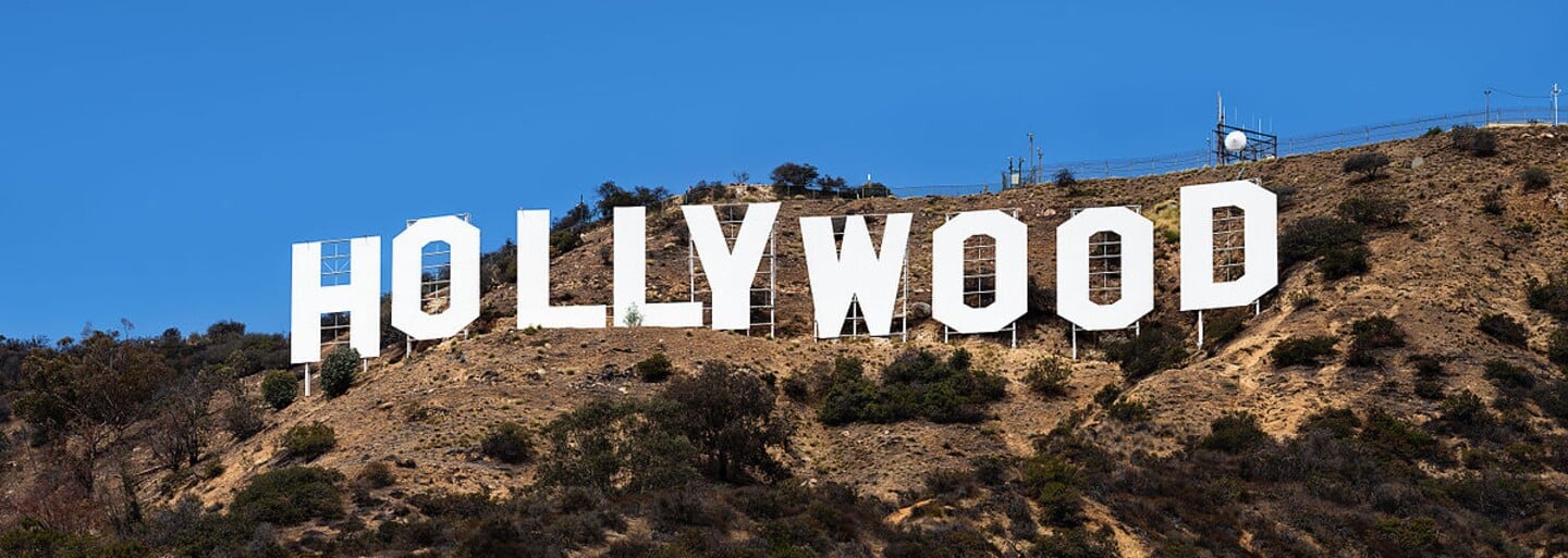 Hollywoodské celebrity nejsou jen sexuální predátoři. Poznej příběhy běžných lidí, na které byly celebrity milé nebo jim pomohly