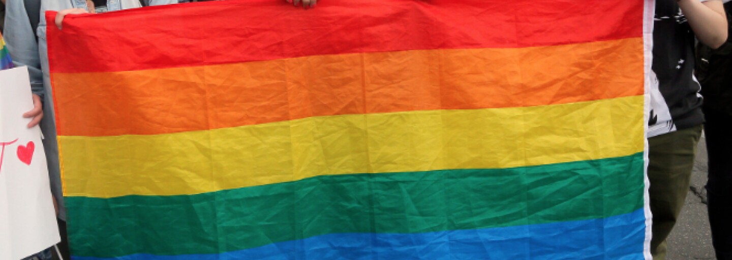 Homosexuálové v Řecku mohou legálně poskytovat náhradní péči o děti. Změna v zákoně posouvá zemi do 21. století