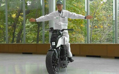 Honda predstavila motocykel, ktorý popiera gravitačné zákony. Vďaka novej funkcii z neho len tak ľahko nespadneš Honda predstavila motocykel, ktorý popiera gravitačné zákony. Vďaka novej funkcii z neho len tak ľahko nespadneš