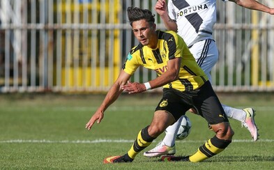 Hororové zranenie z mládežníckej Ligy majstrov. Hráč Dortmundu si tak skoro nezahrá Hororové zranenie z mládežníckej Ligy majstrov. Hráč Dortmundu si tak skoro nezahrá